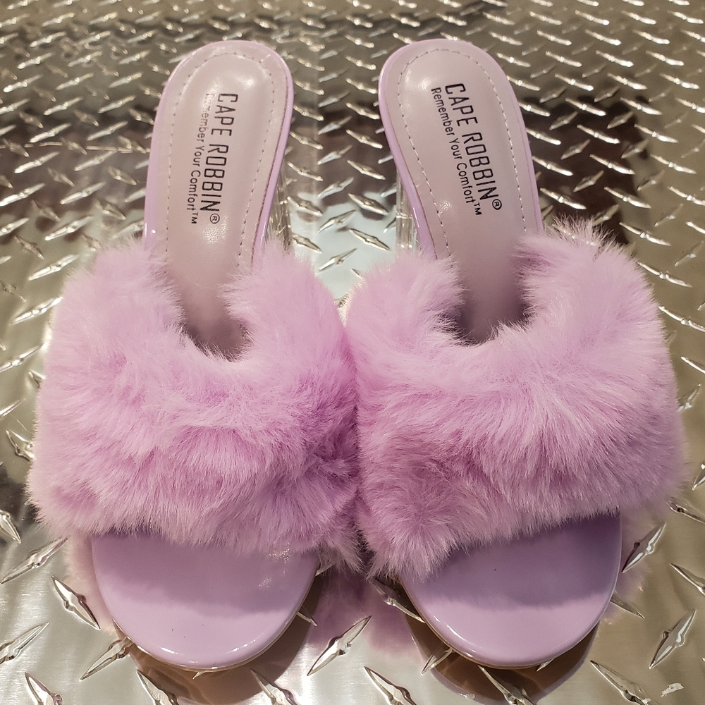 Kurberry Faux Fur sandal in Lilac size 8
